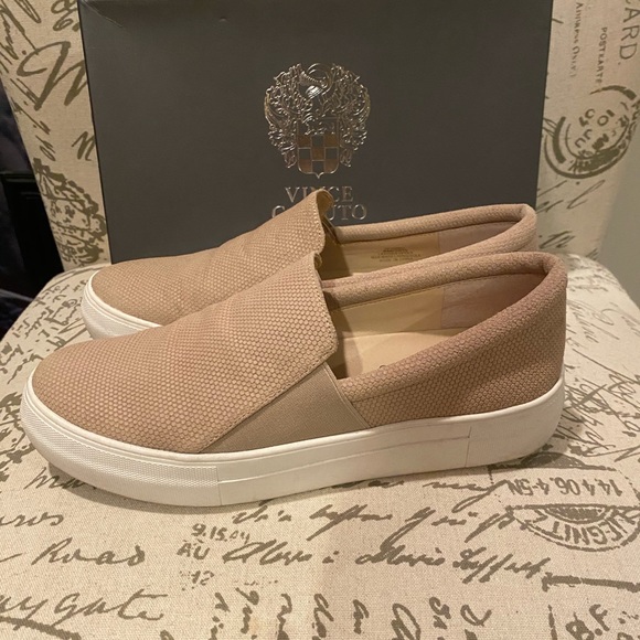 🔥Vince Camuto Sneakers Size 8 - Picture 2 of 11